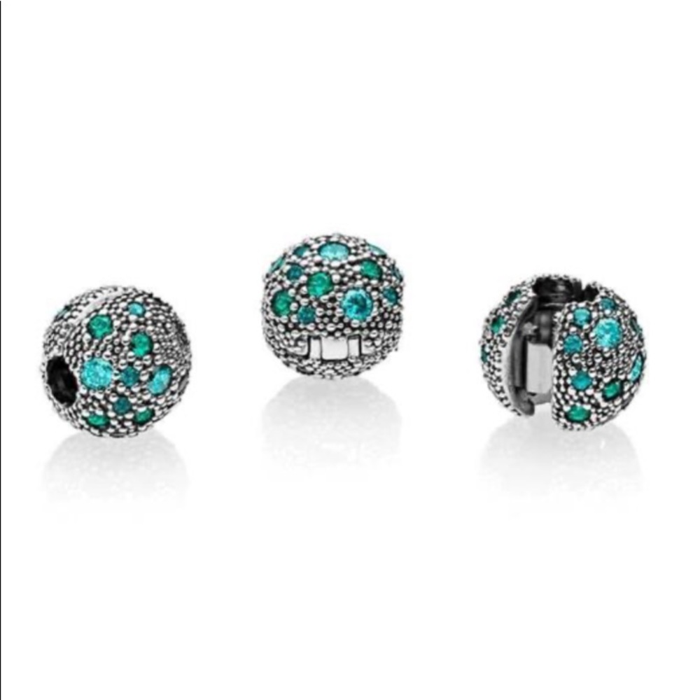 💚💙Pandora  2 Cosmic blue green crystal clips💙💚